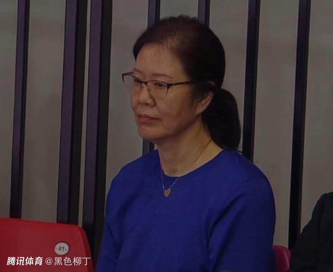 夜间女制