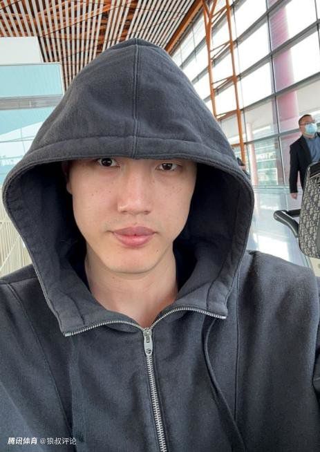 揪着小萝莉的头发疯狂输出