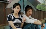 美女踩裆