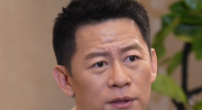 一碰手就湿的她